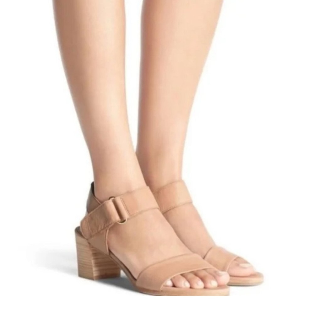 Made in Spain Stuart Weitzman Camel Leather Block Heel Sandals